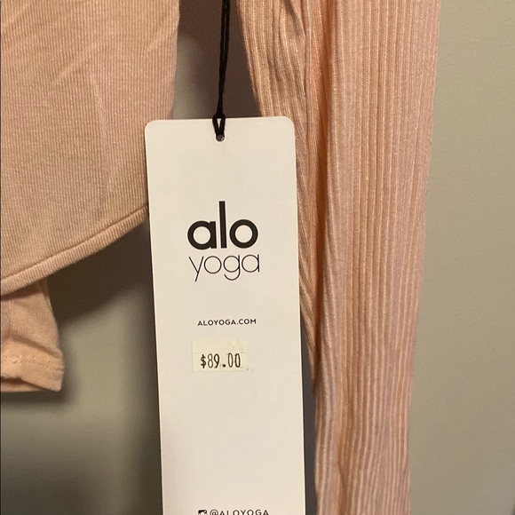 Alo Yoga Amelia Long Sleeve Crop Top. 
BNWT - Picture 7 of 10